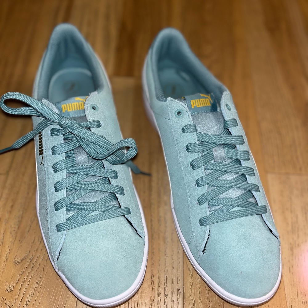 PUMA aqua mint Suede Classic - Size 10